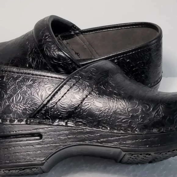 Dansko Clogs Leather Womens shoe Flower Pattern Black size 37 (6.5-7) - Picture 9 of 10